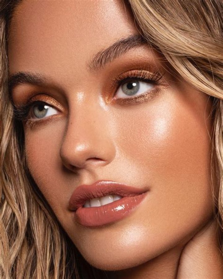 Bronzed beach look
