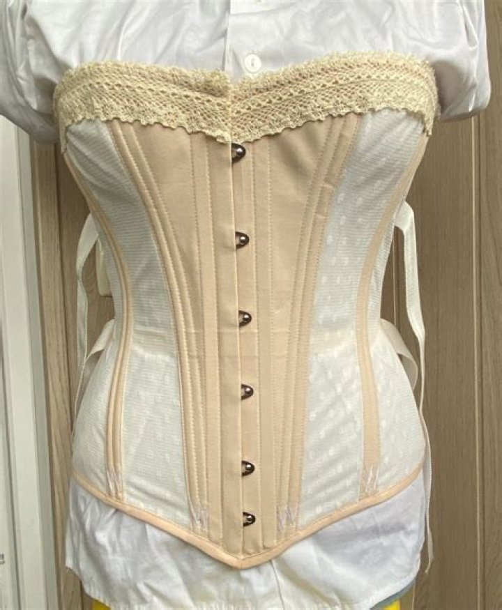 Fastened like a corset