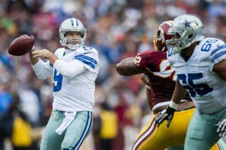 Former Cowboys quarterback Tony