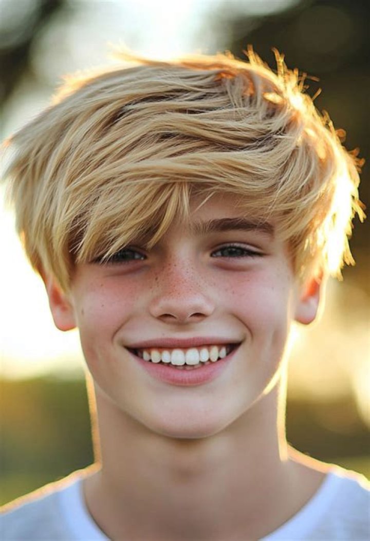 How can a teenage boy become hot?